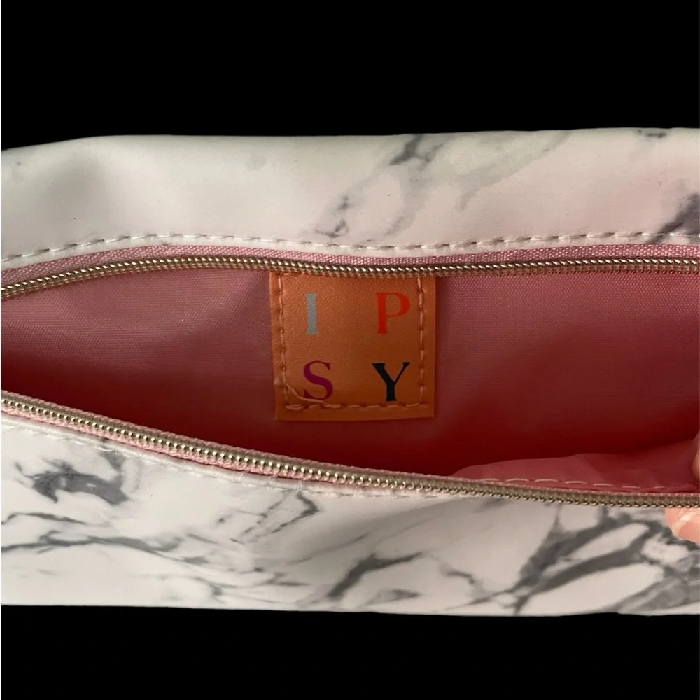 Ipsy Cosmetic Case 7.5